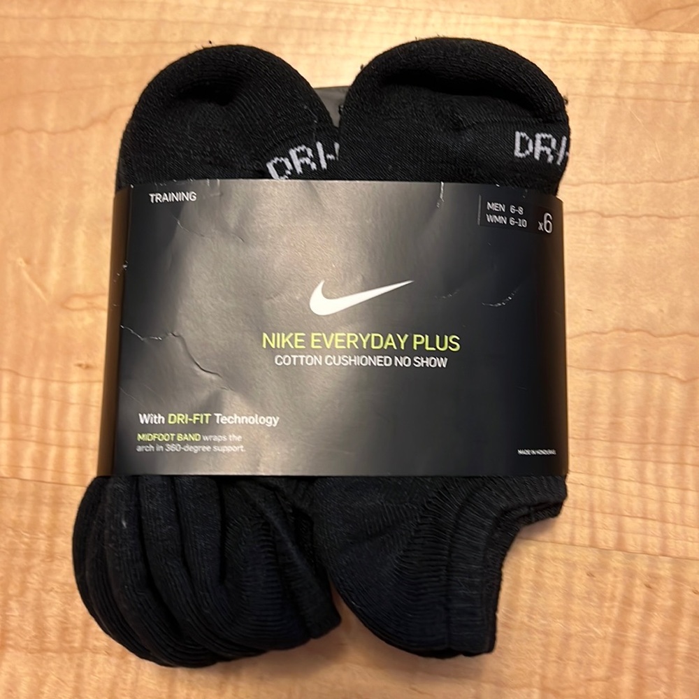 NWT Nike No Show socks. 6 Pairs.Black.